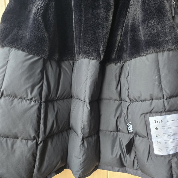 Aritzia TNA Avoriaz Parka Goose Down
Water Wind Proof Winter Jacket
Womens XL - Picture 11 of 16